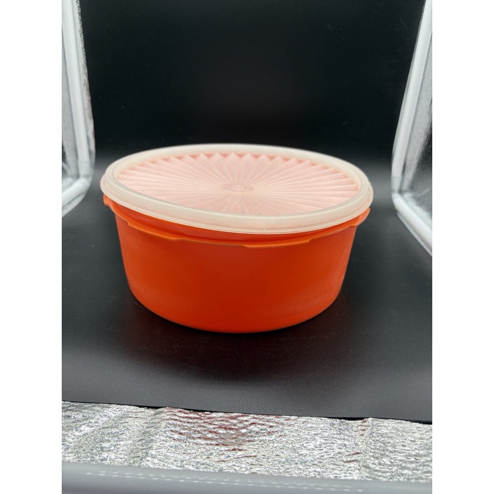 Vintage Tupperware Orange‎ Servalier Bowl with Sunburst Lid 1204-8 Medallion USA